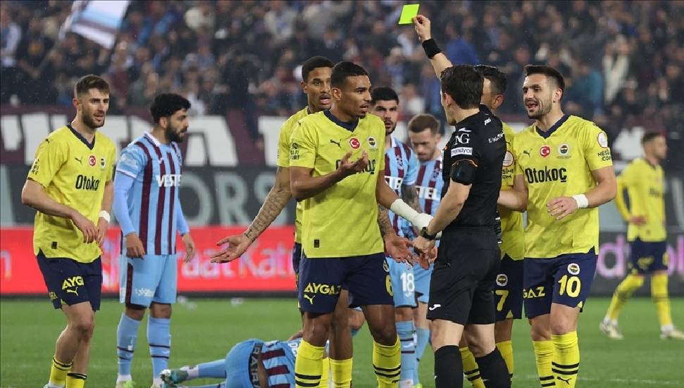 Trabzonspor-Fenerbahçe Maçında Olaylar: 3 Futbolcu ve 3 Taraftara Ceza Verildi