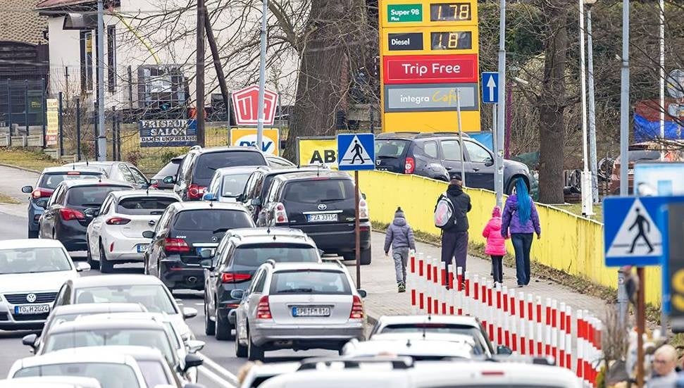 Almanlar Ucuz Akaryakıt İçin Polonya'ya Akın Ediyor