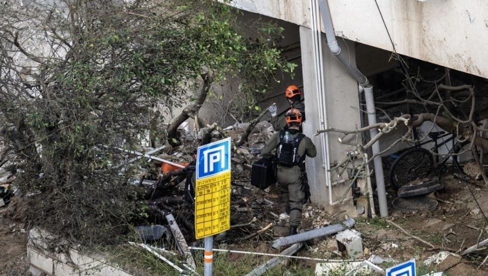 Tel Aviv'de İran füzeleri sonrası 3 kişi hafif yaralandı