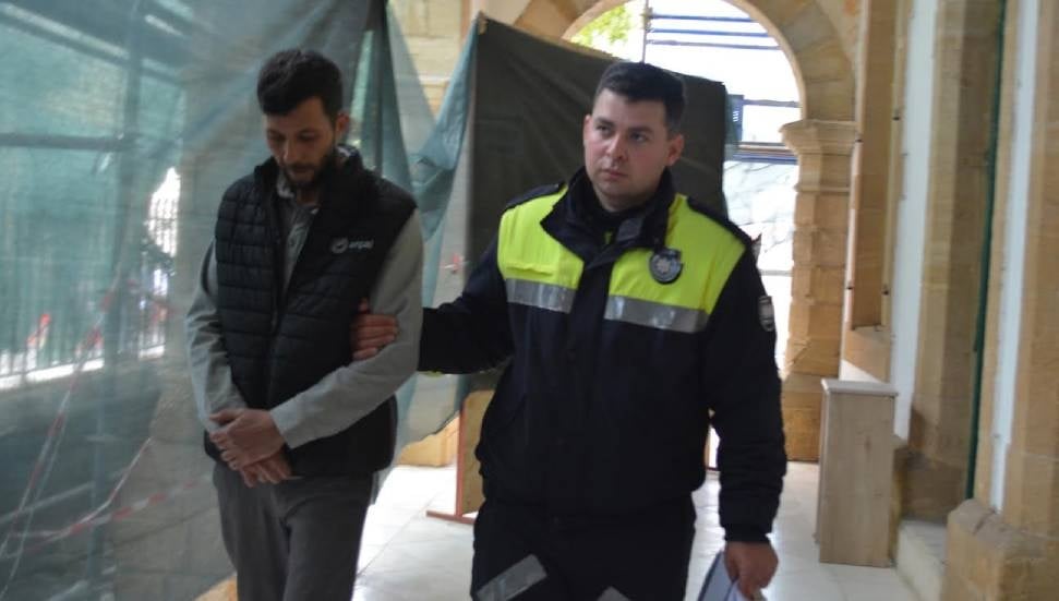 TIR'ı ortada park eden sürücünün uyuşturucu testi pozitif çıktı