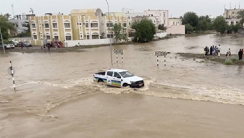 Umman'da Sel Felaketi: Son 3 Günde 8 Kişi Hayatını Kaybetti