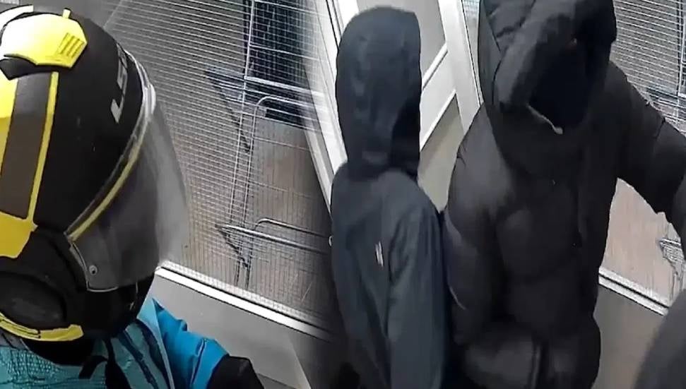 Türk Aileye Londra'da Soygun: 4 Saldırgana Tek Başına Direniş