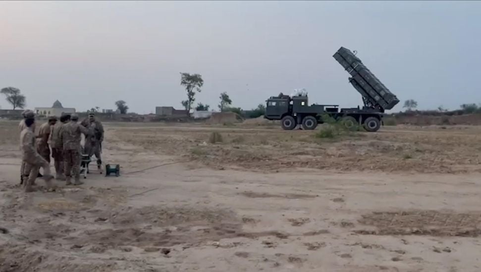 Pakistan Askeri Operasyonlarını Afganistan'a Karşı Yeniden Başlattı