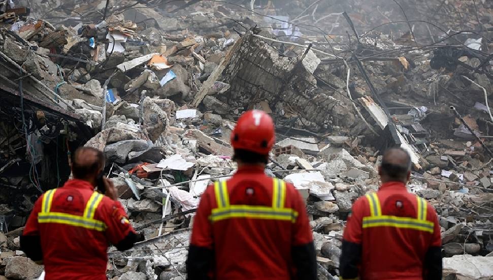 İsrail, İran'a Hava Saldırılarıyla Askeri Tesisleri Hedef Aldı