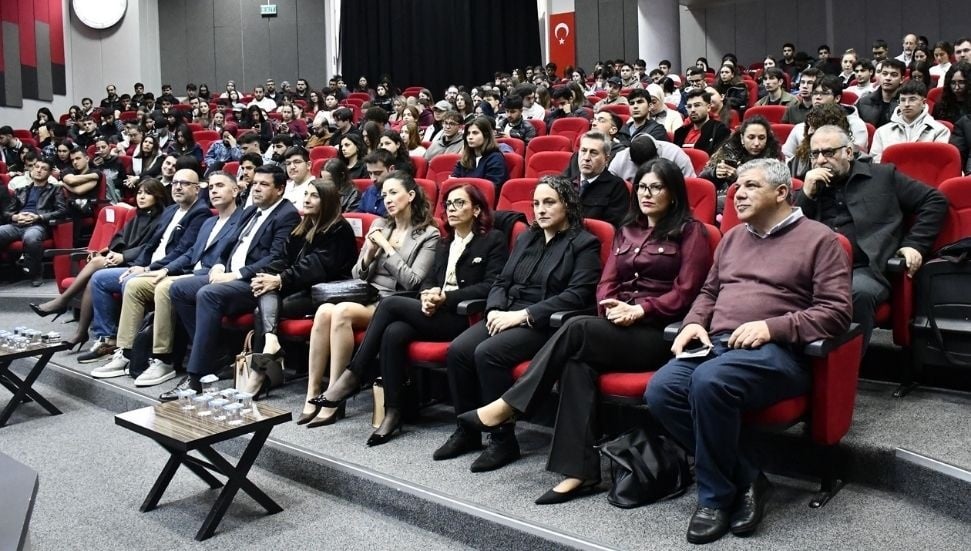 Yapay Zekâ ve Eğitim Üzerine Tartışmalar Doğu Akdeniz Üniversitesi'nde