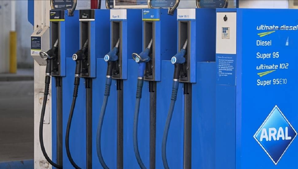 Almanya'da Yeni Akaryakıt Düzenlemesi İlk Günde Fiyatları Yükseltti