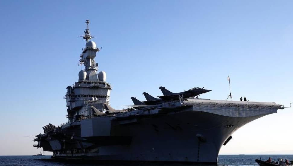 Charles de Gaulle Uçak Gemisi Girit'teki Suda Üssü'ne İndi