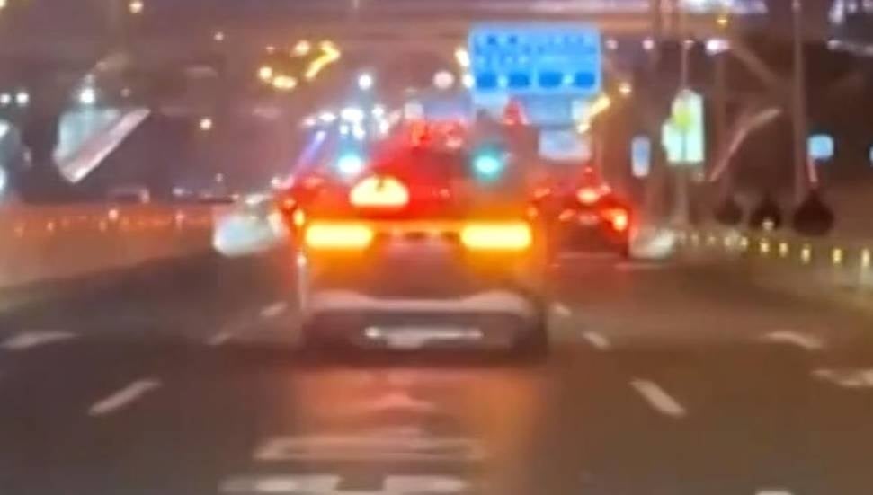 Çin'de Sürücüsüz Taksiler Sistem Hatasıyla Yolda Kaldı