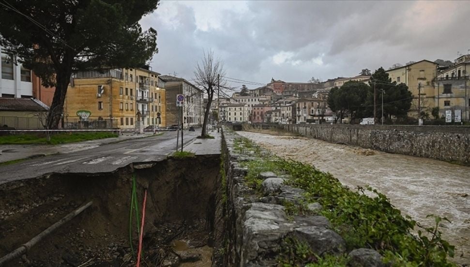 İtalya'da Aşırı Yağışlar Sel ve Heyelanlara Neden Oldu: Mahsur Kalanlar Var
