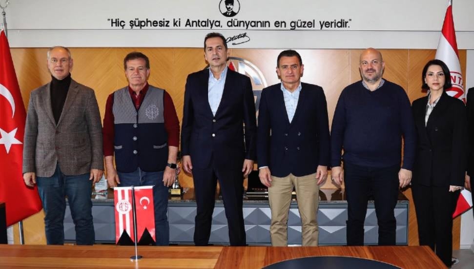 Dursun Oğuz ve Bakanlar, Antalyaspor Başkanı Rıza Perçin'i Ziyaret Etti