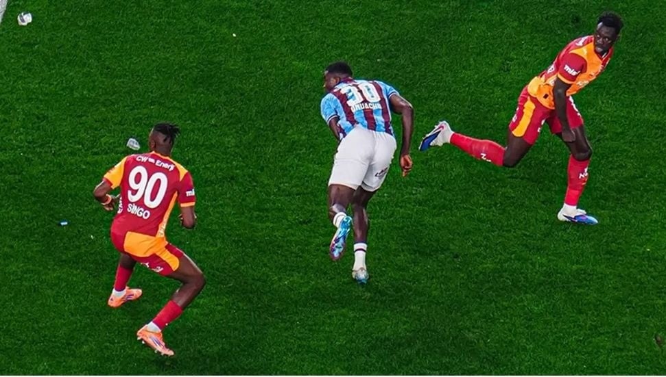 Trabzonspor, Galatasaray'ı 1-0 Geride Bırakarak İlk Yarıyı Tamamladı