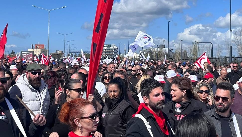 Sendikalardan Hükümete Acil Çağrı: Yarım Saat Süreniz Var!