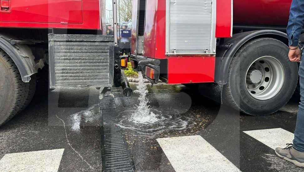 Meclis Önünde Eylem: İtfaiye Vanaları Açıldı, Gerginlik Yaşandı
