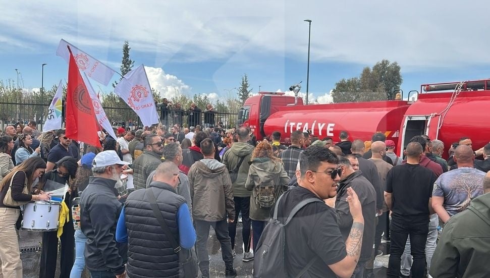 Meclis Toplandı: Eylemciler Barikatlara Dayandı ve Tepkilerini Gösterdi