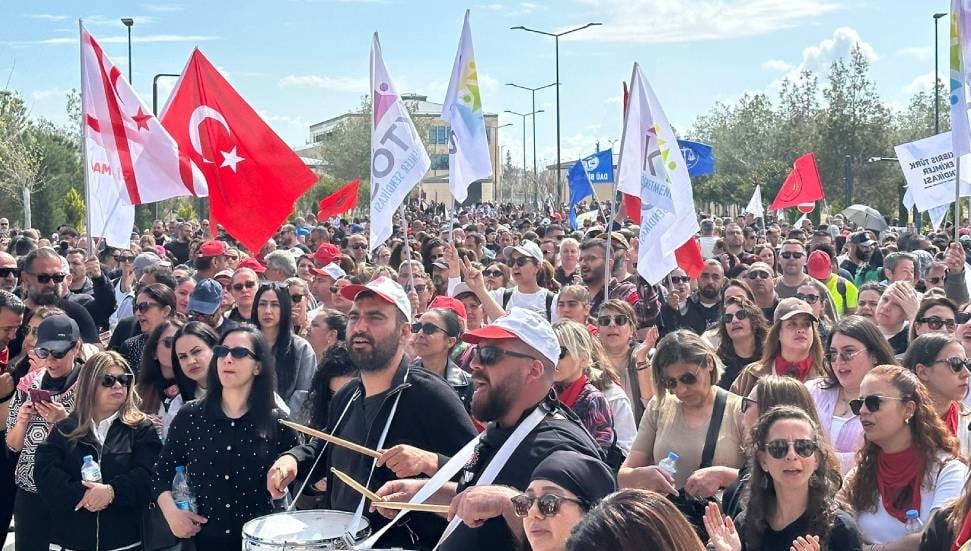 Genel Grev Sürüyor: Sendikalar Meclis Önünde Toplanacak