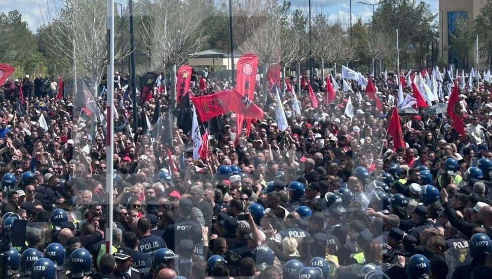 Genel Grev Yarın Devam Edecek: Sendikalar Meclis Önünde Toplanacak