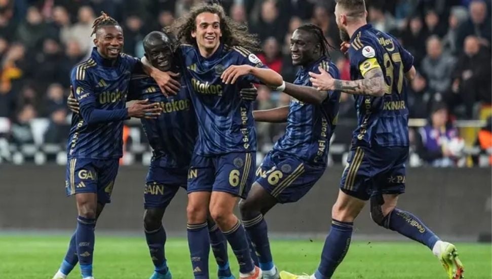 Fenerbahçe, Kayseri Deplasmanında 4-0 ile Galibiyete Ulaşarak İddiasını Sürdürdü