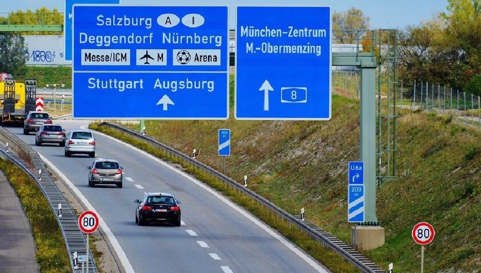 Almanya'da Ulaşım Maliyetleri Petrol Fiyatlarıyla Yükseliyor