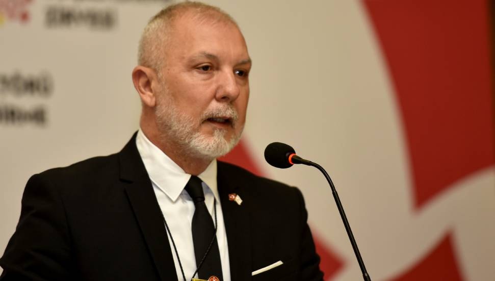 Serhat Akpınar: Siber Saldırılar, Güvenlik Açıkları ve Sosyal Hesaplar Üzerine