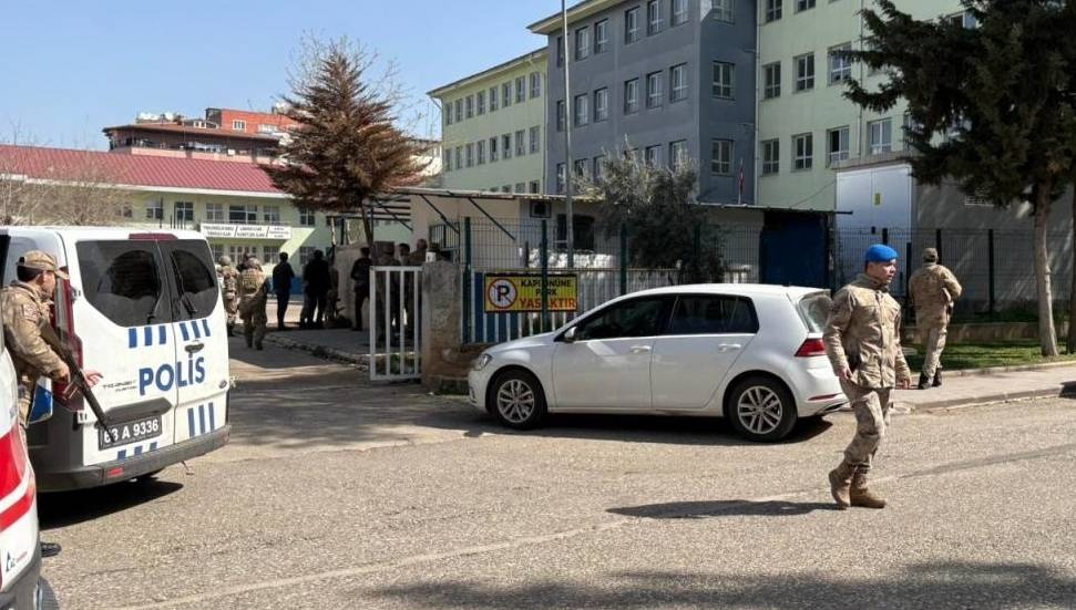 Şanlıurfa'da Okulda Silahlı Saldırı: 16 Kişi Yaralandı