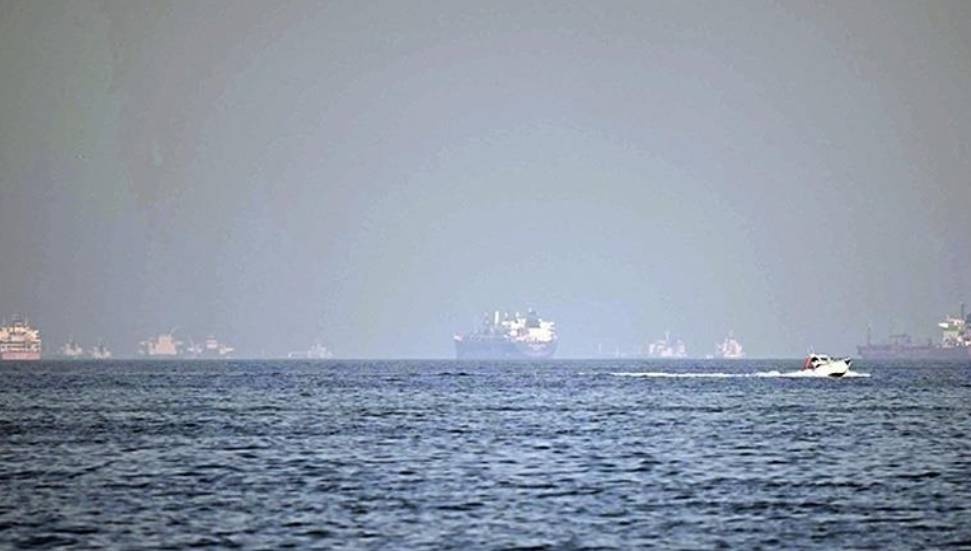 Hürmüz Boğazı'ndan ABD Ablukasının İlk 24 Saatinde 4 Gemi Geçti