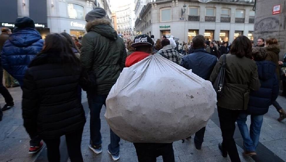 İspanya, 500 Bin Düzensiz Göçmeni Yasallaştırma Sürecini Başlattı