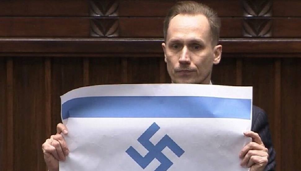 Berkowicz, Polonya Parlamentosunda Nazi Sembollü Bayrak Açtı