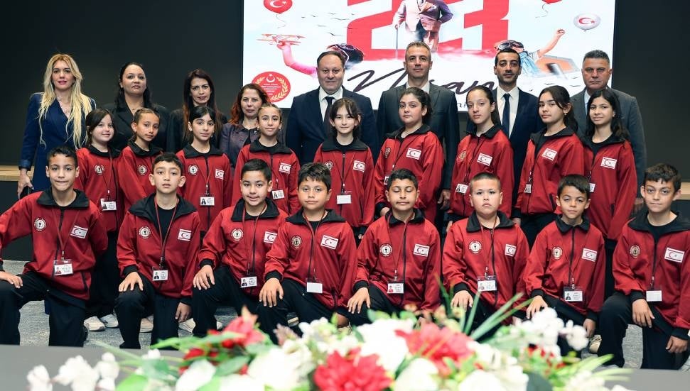 Ziya Öztürkler, TRT 23 Nisan Çocuk Şenliği’nde KKTC’yi Temsil Eden Ekibi Kabul Etti