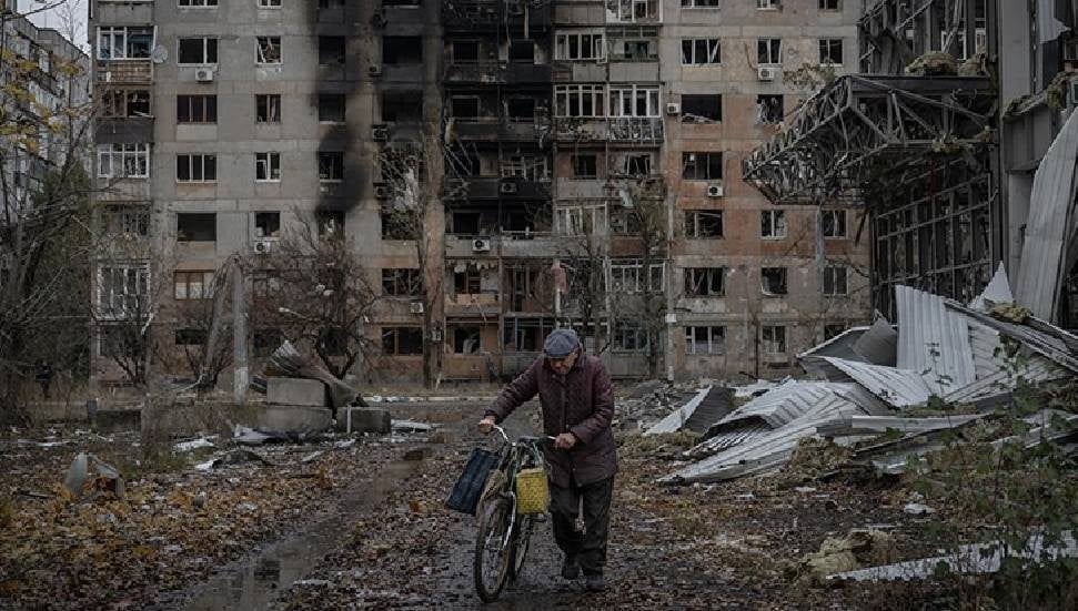 Ukrayna'da Rusya'nın Hava Saldırıları: 15 Ölü, 95 Yaralı