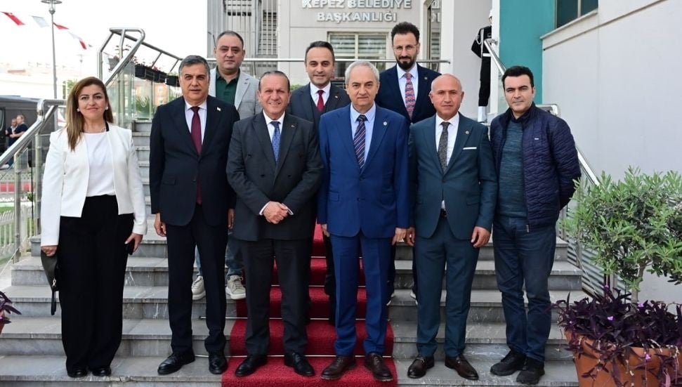 Fikri Ataoğlu, Kepez Belediyesi'ni Ziyaret Etti: Kardeş İlişkiler Ele Alındı