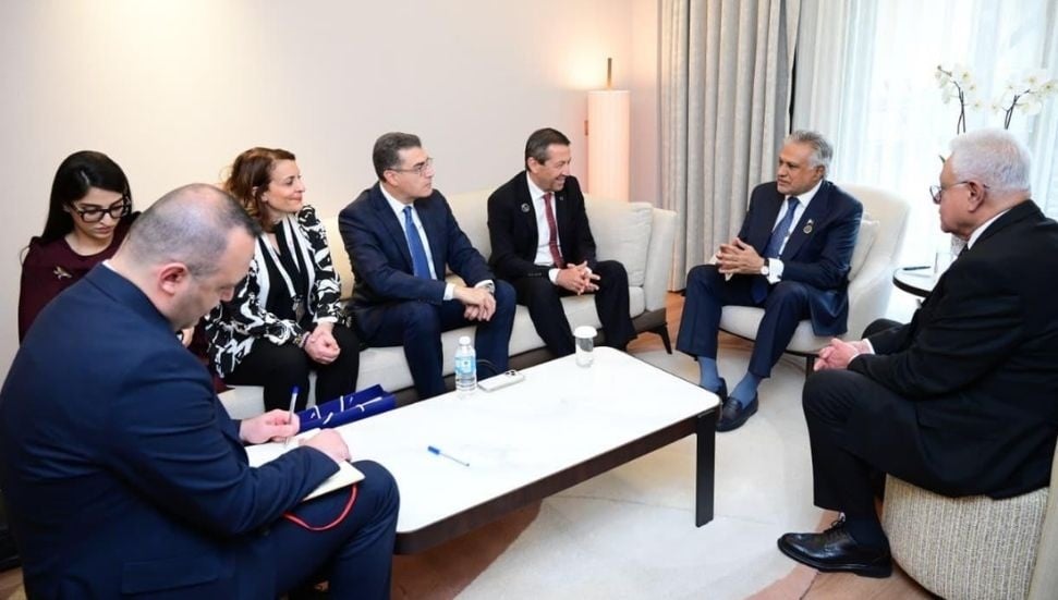 Ertuğruloğlu, Pakistan Dışişleri Bakanı Ishaq Dar ile Görüştü