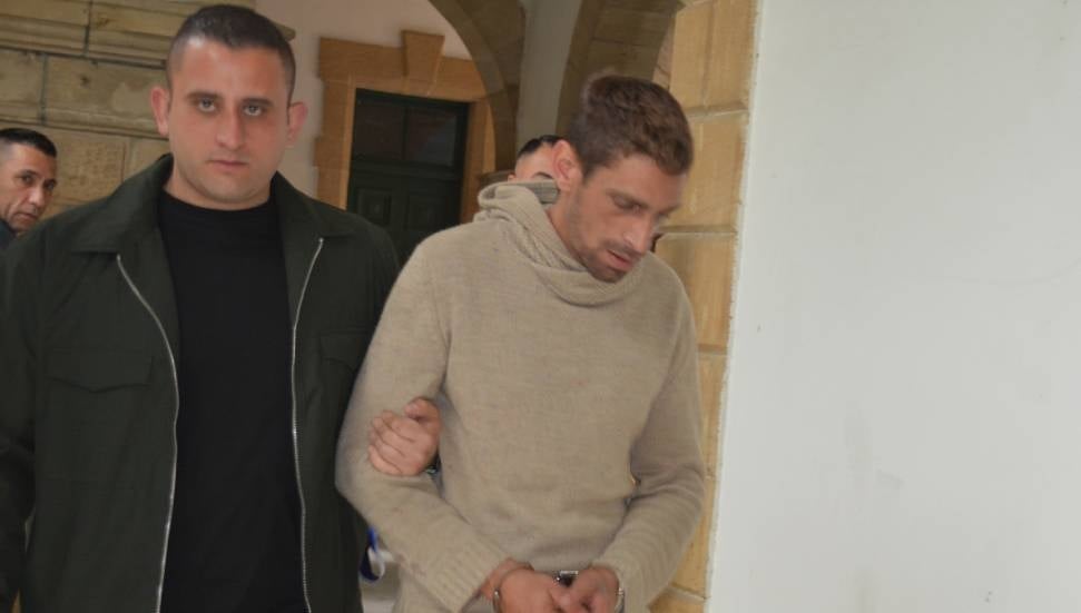 Alkollü Cem Derviş Doğu, Narkotik Müdürlüğü'nde Olay Çıkardı