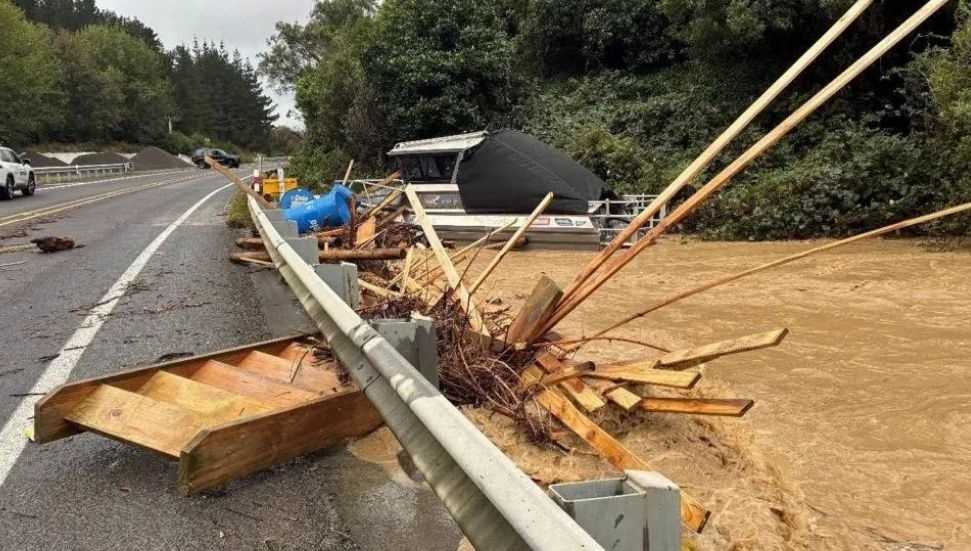Yeni Zelanda'da Şiddetli Yağışlar: Acil Durum İlanı ve Tahliyeler