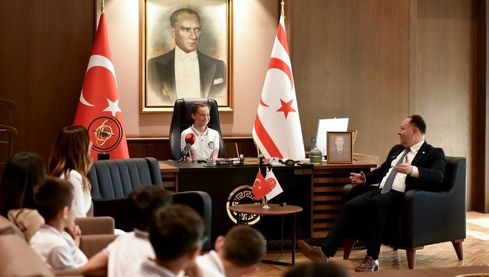 Ziya Öztürkler, 23 Nisan’da Makamını Öğrenci Raya Dalay’a Devretti