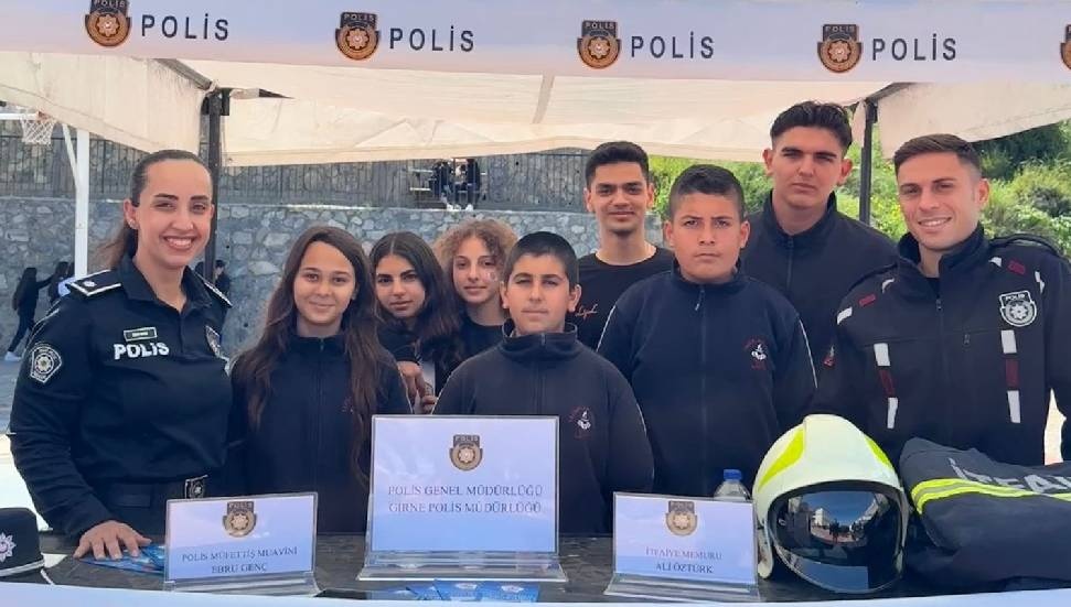 Kariyer Günü'nde Lapta Yavuzlar Lisesi'nde Polis ve İtfaiye Meslekleri Tanıtıldı