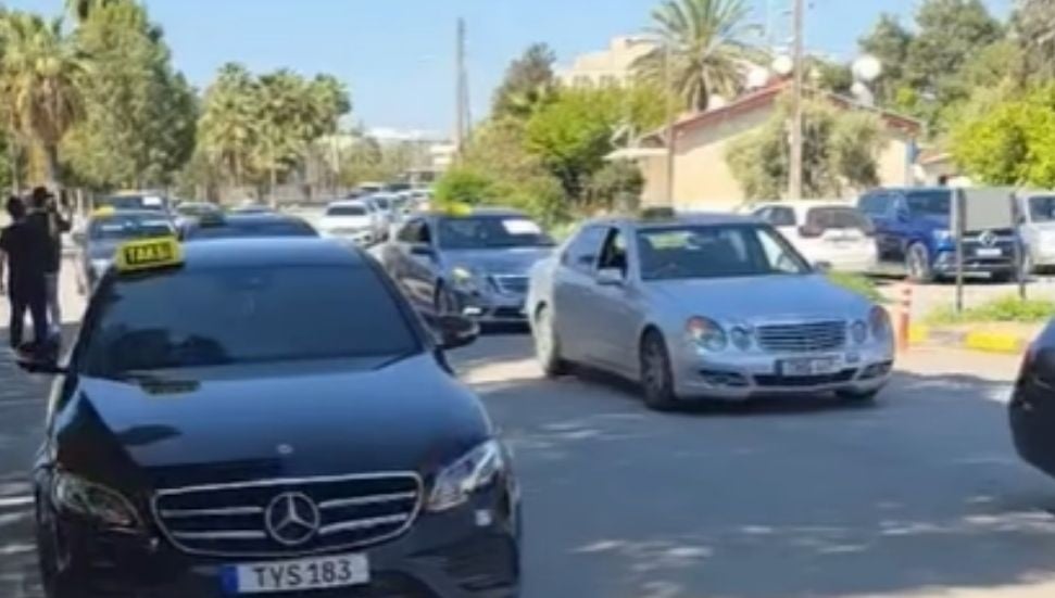 Taksiciler Eylemde: Bayındırlık ve Ulaştırma Bakanlığı Önünde Yoğun Protesto