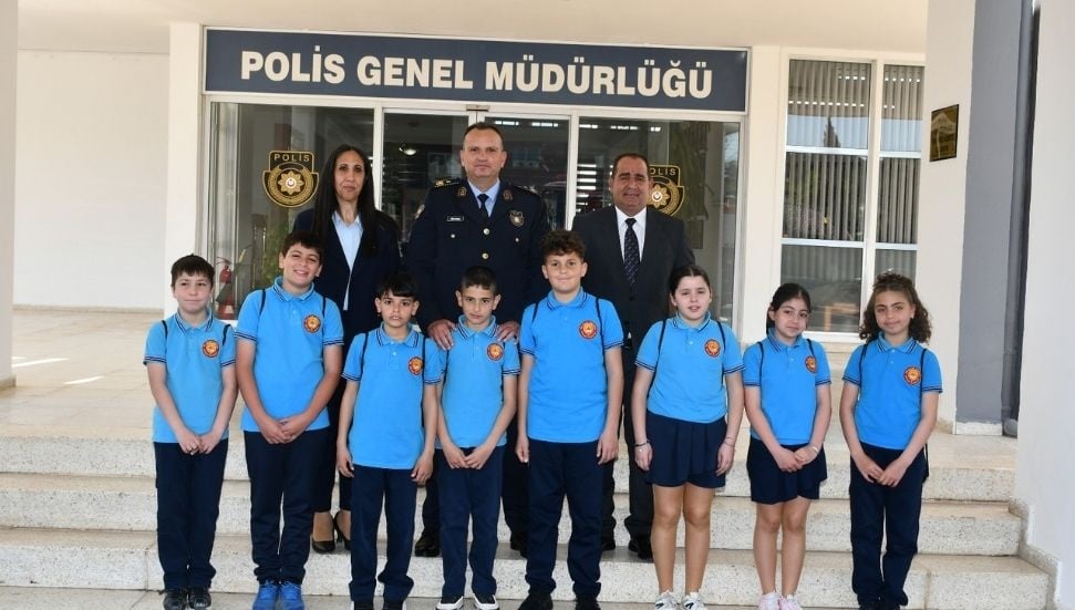 Öğrenciler 23 Nisan'da Polis Genel Müdürü Karagil'i Ziyaret Etti