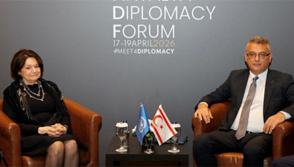 KKTC Bayrağı Görüşmede 'Talihsiz An' Olarak Nitelendirildi