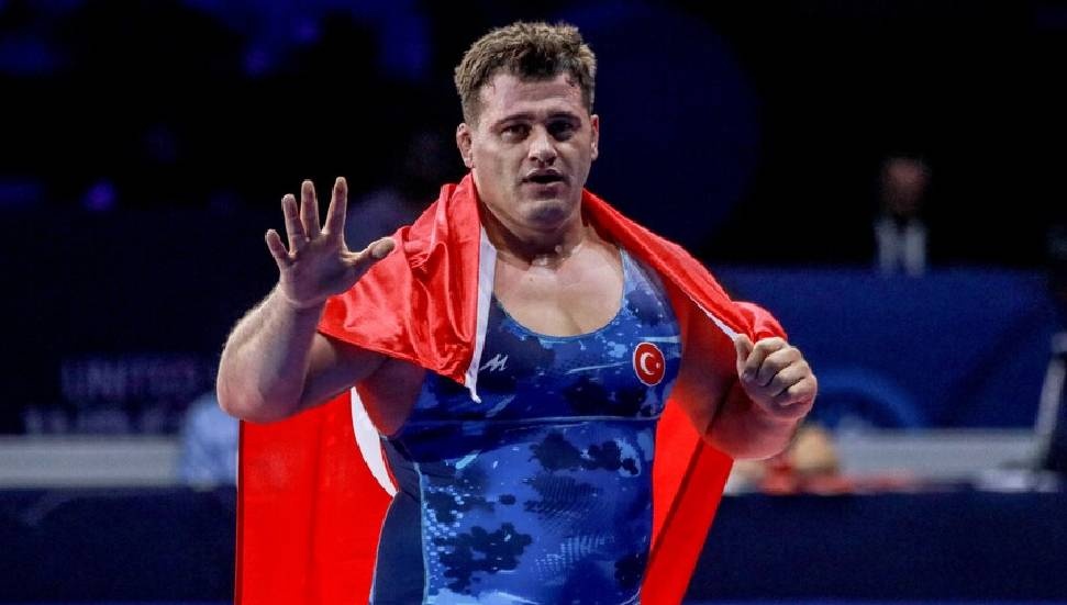 Rıza Kayaalp, Arnavutluk'ta Avrupa Güreş Şampiyonası'nda Rekor Kırdı