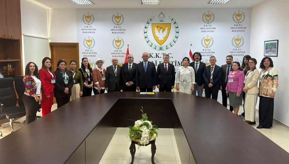 Çavuşoğlu, Türk Dünyası Çocuk Edebiyatı Çalıştayı Sonrası Mert'i Kabul Etti