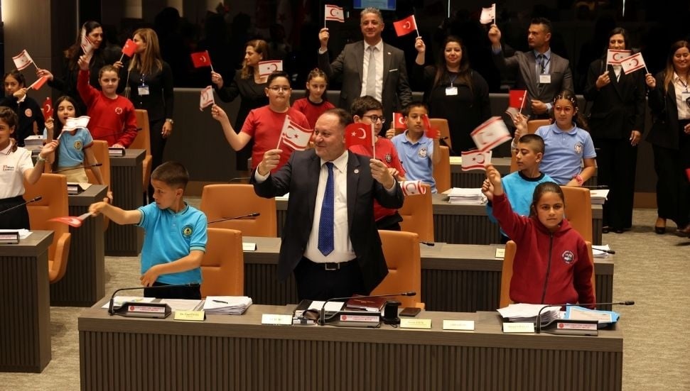 Çocukların Sesine Kulak Verildi: Yolumuz Cumhuriyet, Rehberimiz Atatürk!