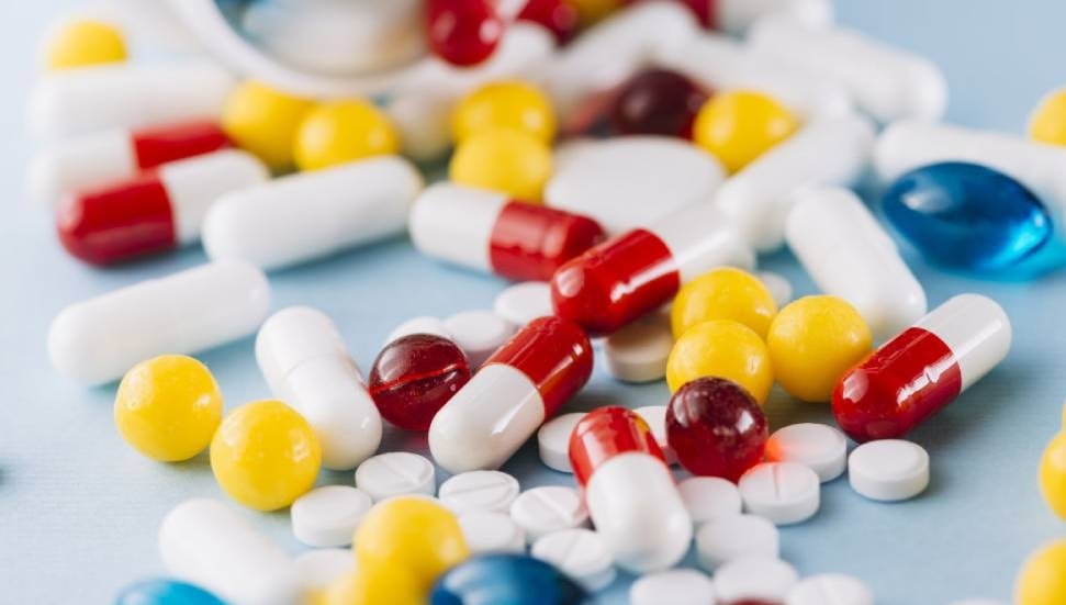 İran Savaşı İlaç Fiyatlarını İngiltere ve Hindistan'da Yükseltti