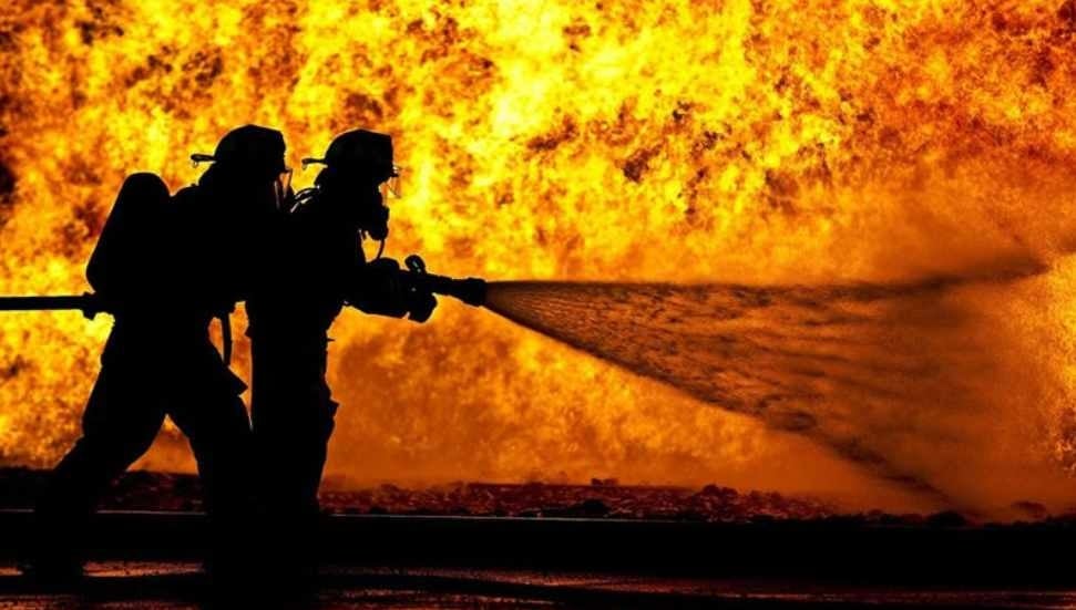 Yangın Kaynak Çalışmasıyla Başladı: Ağaçlar ve Hortum Zarar Gördü