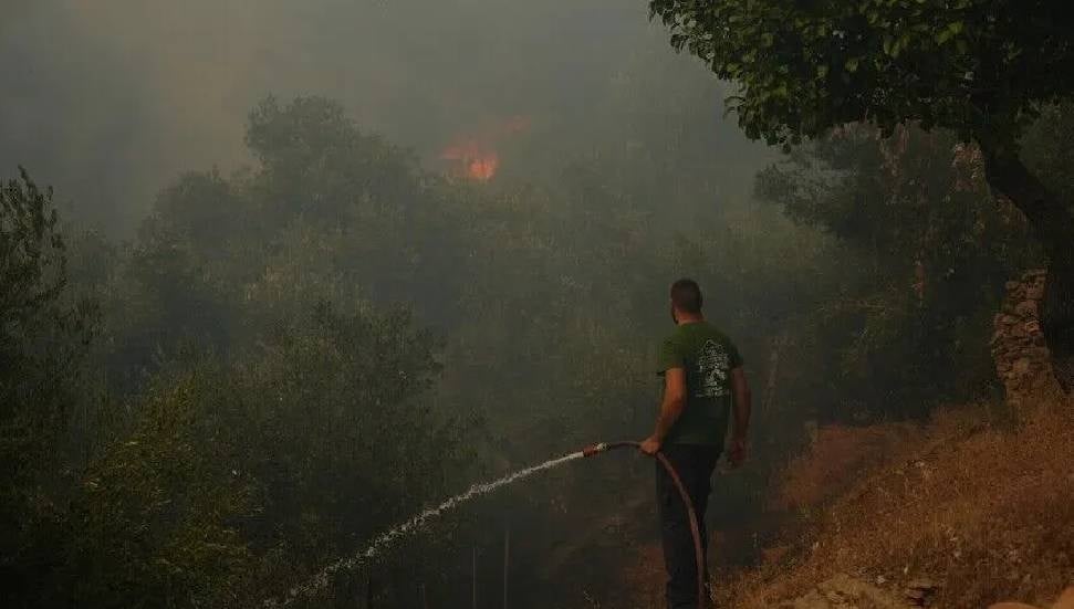Atina'nın Batısında Haydari Bölgesinde Orman Yangını Çıktı