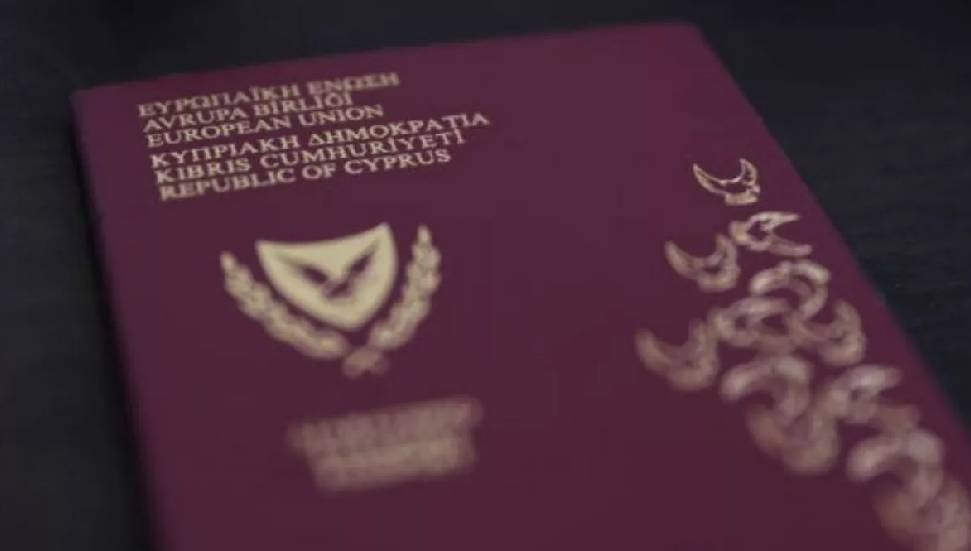 Rum Yönetimi Kimlik Kartlarında Geri Adım Attı: Anne-Baba Bilgileri Yeniden Eklendi