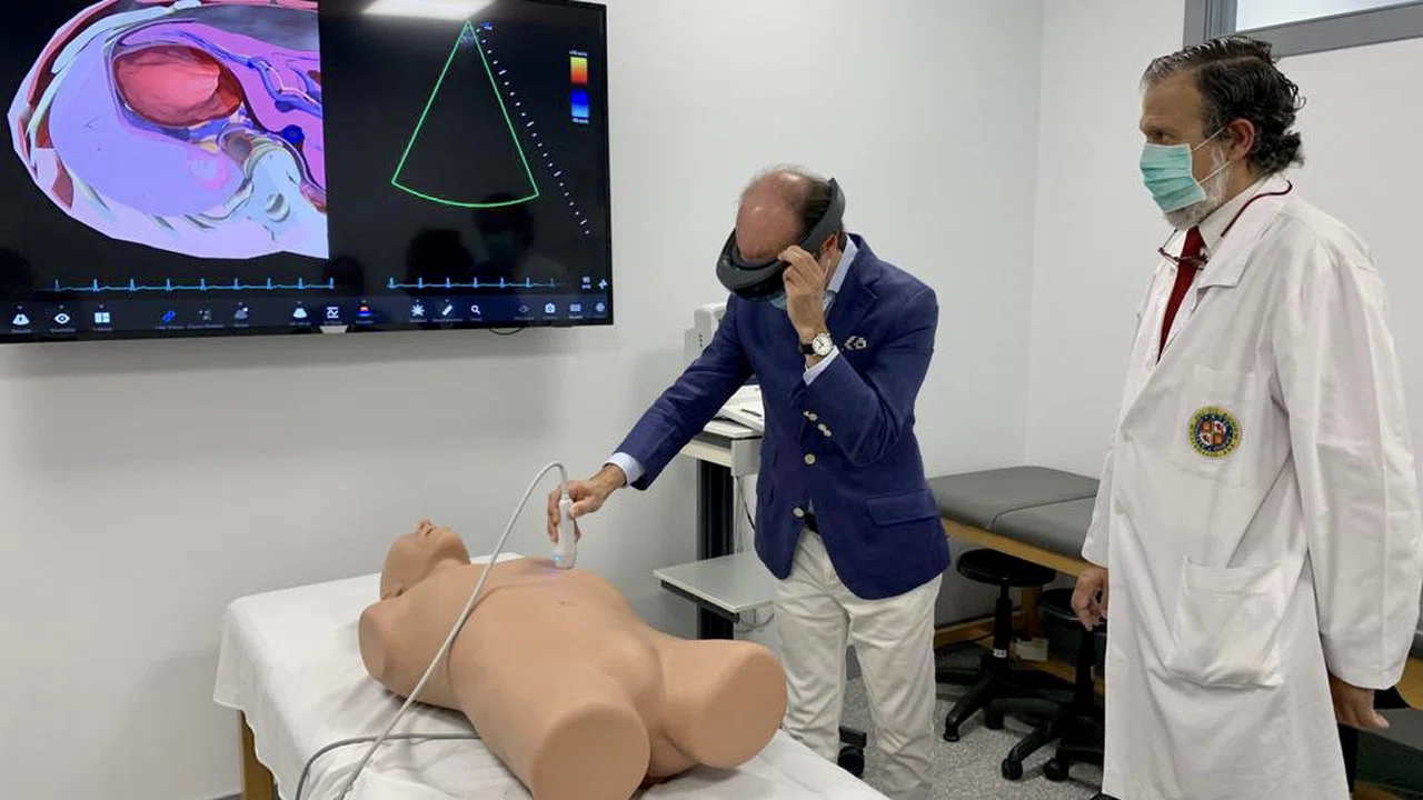 Sicilia comprueba de primera mano los últimos avances tecnológicos en la Universidad Alfonso X el Sabio en Madrid