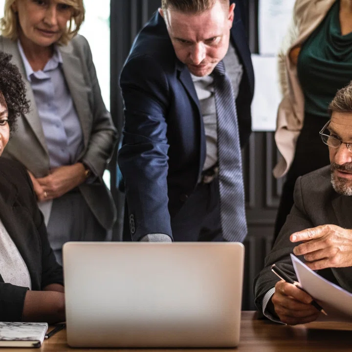 Opinno lanza el Programa de Liderazgo Digital para Banqueros