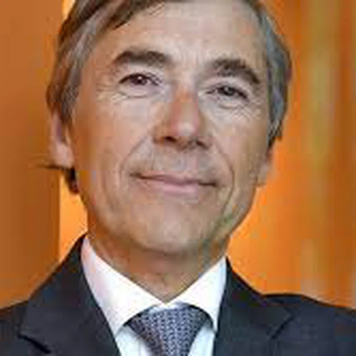 "Ahora no luchas tanto por que el cliente compre, sino por que venga"