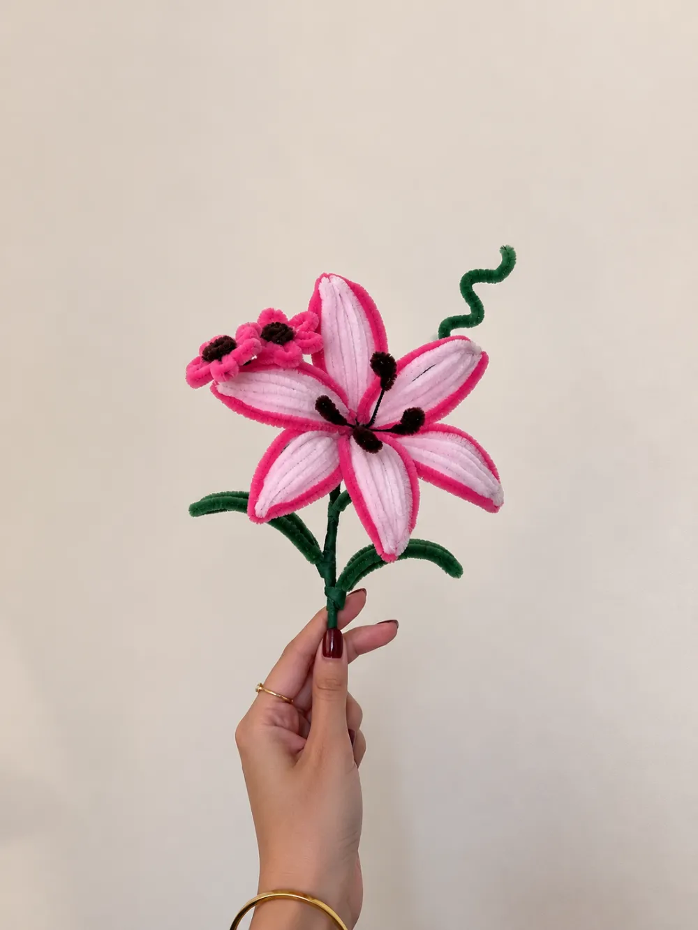 Pink Lily with pink daisies