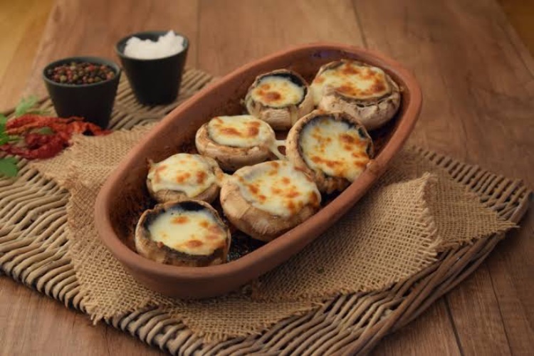Mushrooms with Kaşar Cheese